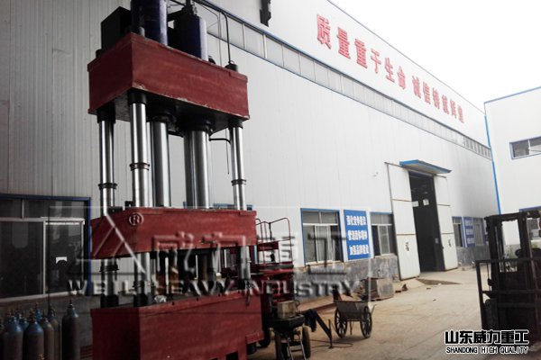 1200噸四柱油壓機(jī)現(xiàn)貨供應(yīng)圖