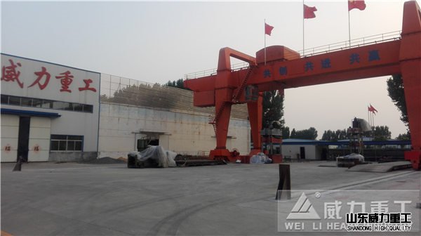 160噸航車(chē)專(zhuān)門(mén)用來(lái)加工油壓機(jī)