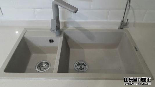 500噸油壓機(jī)壓制成型的石英石水槽